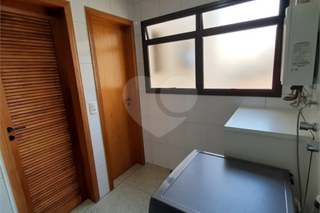 Apartamento à venda com 3 quartos, sendo 1 suíte, em Campo Belo, São Paulo, SP