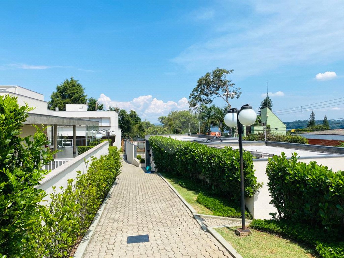Casa à venda com 4 quartos, sendo 2 suítes, no condomínio Residencial Vila Lagos, São Paulo - SP
