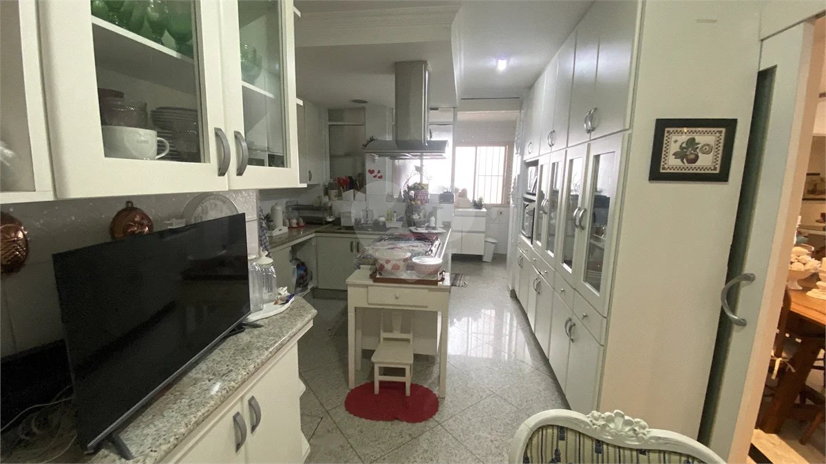 Apartamento à venda com 4 quartos, sendo 1 suíte, em Alto da Boa Vista, São Paulo, SP