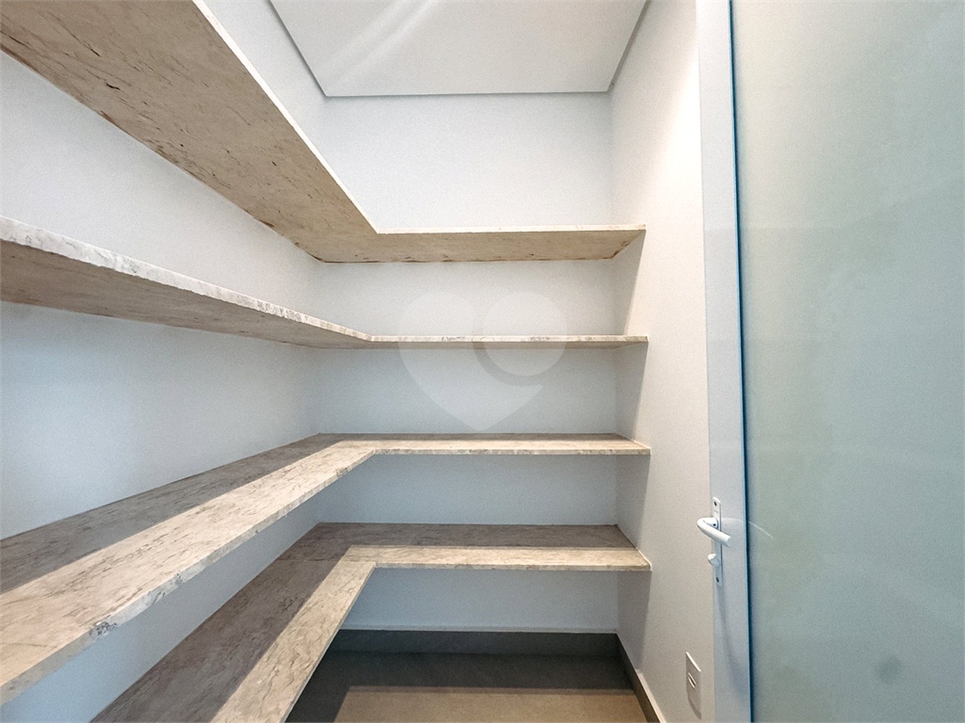 Casa à venda com 4 suítes no condomínio Villa dos Pinheiros, Indaiatuba - SP