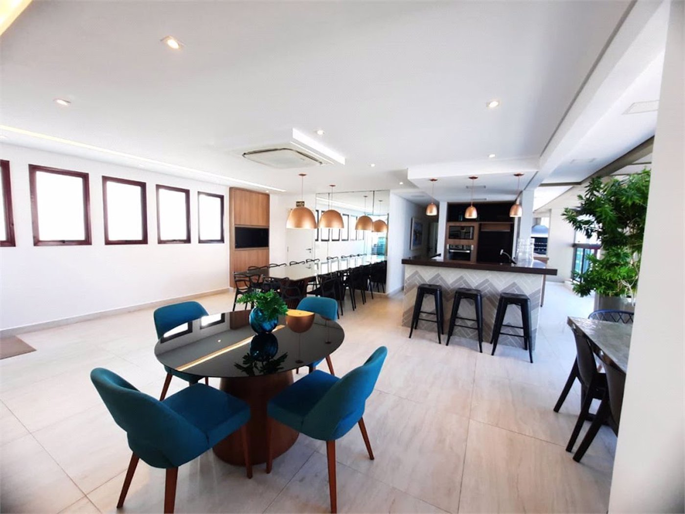 Apartamento Residencial à venda, Pitangueiras, Guarujá - AP0136.