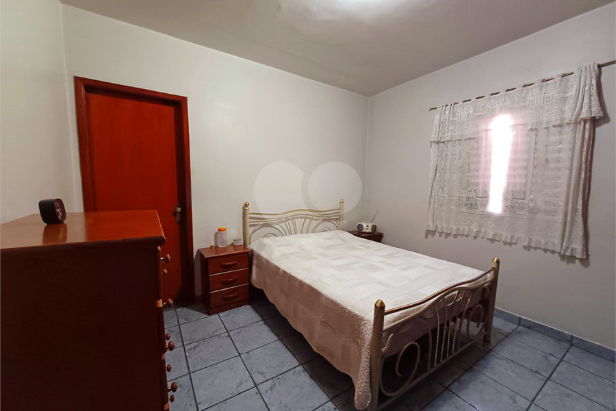 Casa à venda com 4 quartos, sendo 1 suíte, em Vila Paulicéia, São Paulo, SP