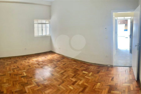 Sobrado à venda com 4 quartos, sendo 1 suíte, em Parque São Domingos, São Paulo, SP