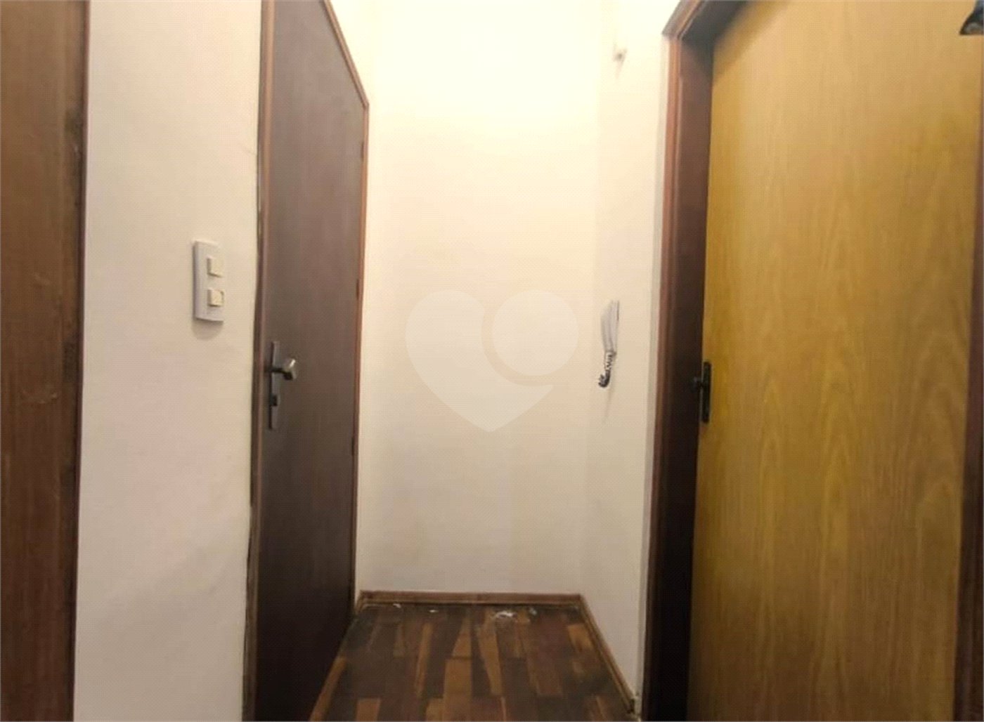 Apartamento à Venda no Edifício Esther Lins – Próximo à USP e UFSCar.