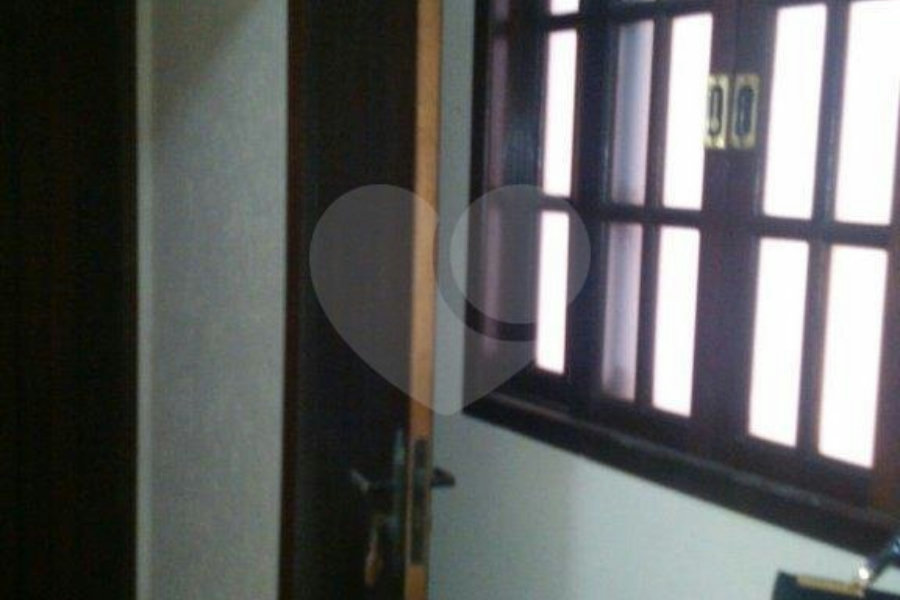 Casa à venda com 3 quartos, sendo 1 suíte, no condomínio Jardim das Pedras, São Paulo - SP