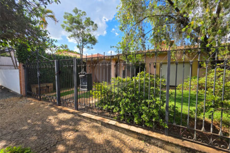 Casa Térrea 5 quartos bem localizada com piscina.