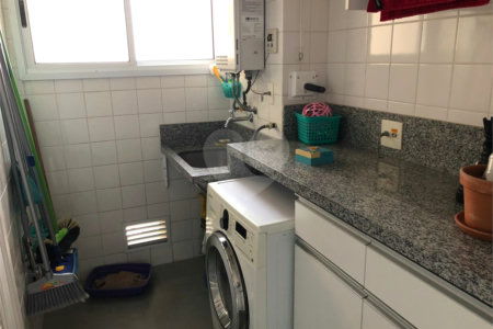 Apartamento à venda com 3 quartos, sendo 1 suíte,  em Campo Grande, São Paulo, SP