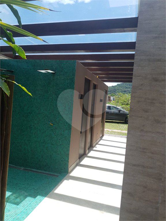 Casa à venda ou para alugar com 4 suítes no condomínio Sambaqui, São Sebastião - SP