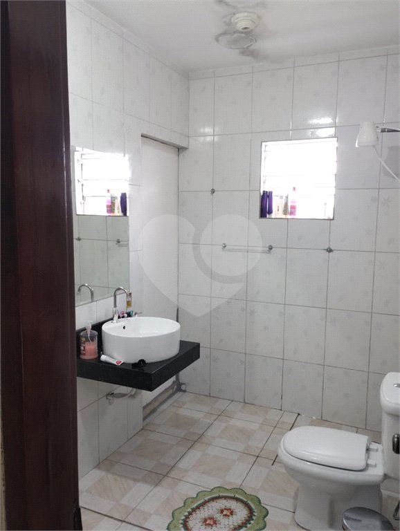Sobrado à venda com 3 quartos, sendo 1 suíte,  em Jardim Varan, Suzano, SP
