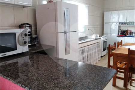 Casa à venda com 3 quartos, sendo 1 suíte, em Vila Santa Helena, Atibaia, SP