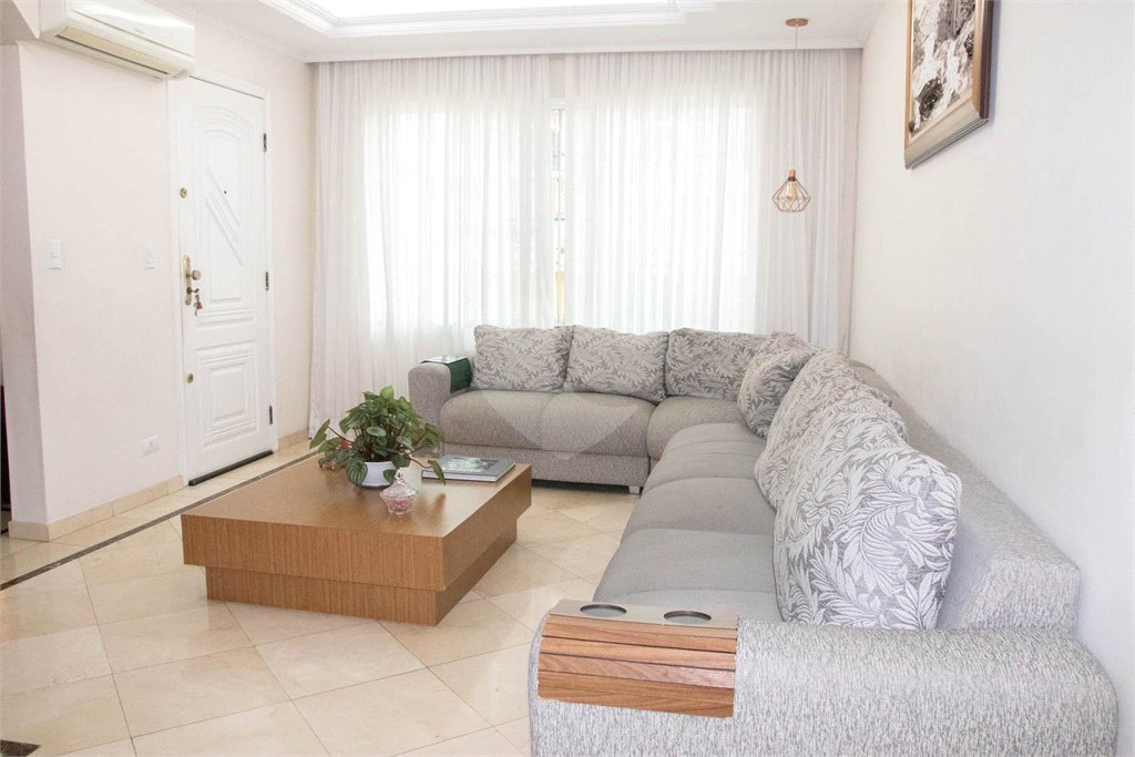 Casa à venda com 3 quartos, sendo 1 suíte, em Vila Gustavo, São Paulo, SP