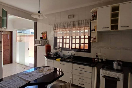 Casa à venda com 4 quartos, sendo 2 suítes,  em Vila Oliveira, Mogi das Cruzes, SP