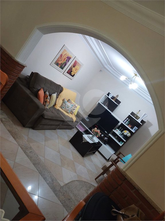 Casa à venda com 2 quartos, sendo 1 suíte, em Vila Maria de Maggi, Suzano, SP