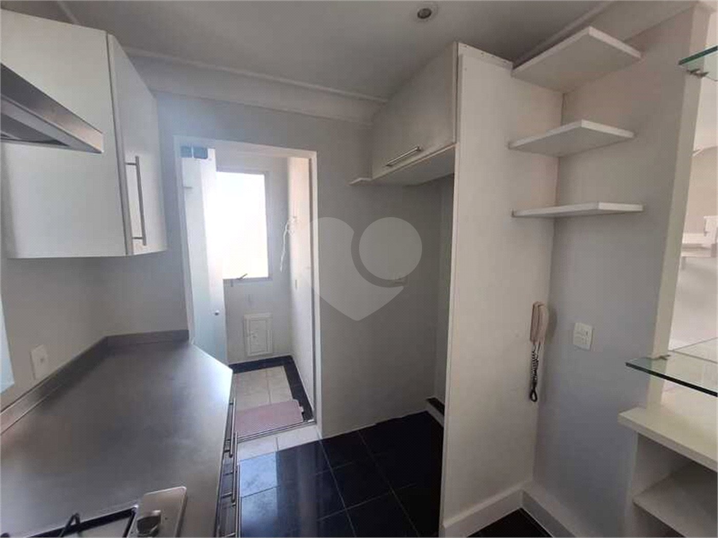 Apartamento para locação com 2 dormitórios, sendo 1 suíte com 02 vagas, totalmente climatizado nos 3 ambientes