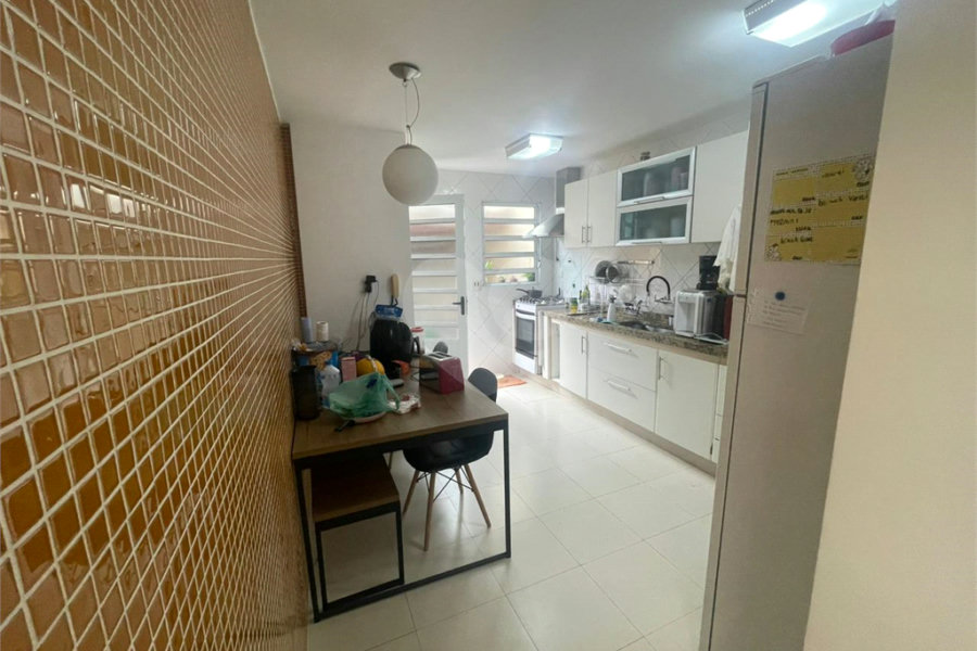 Casa à venda com 4 quartos, sendo 2 suítes, no condomínio Narandiba 23, São Paulo - SP