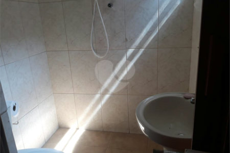 Sobrado à venda com 3 suítes em Vila Nivi, São Paulo, SP