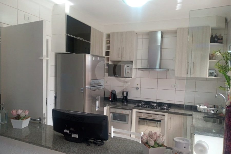 Casa à venda com 3 quartos, sendo 1 suíte,  no condomínio Village St. Louis, São Paulo - SP