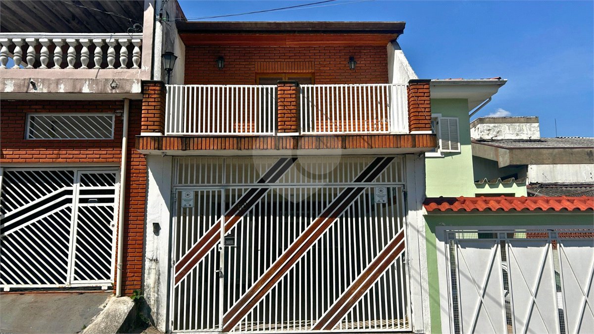 Sobrado à venda com 3 quartos, sendo 2 suítes, em Cidade São Francisco, São Paulo, SP