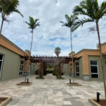 Casa à venda ou para alugar com 4 quartos, sendo 3 suítes, no condomínio Figueira Garden, Atibaia - SP