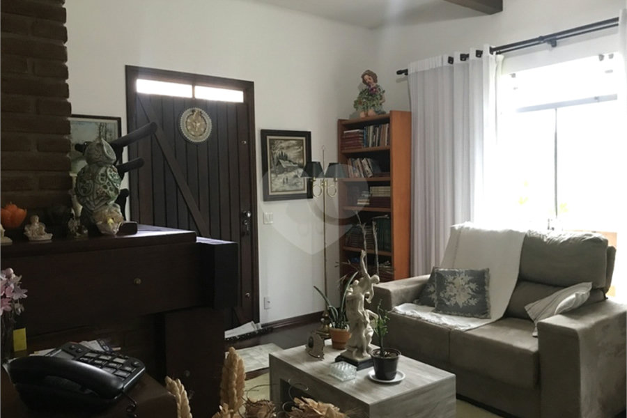 Sobrado à venda com 3 suítes em Serra da Cantareira, Mairiporã, SP