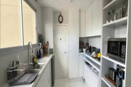 Apartamento à venda com 3 quartos, sendo 1 suíte, em Moema, São Paulo, SP