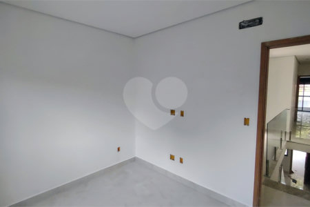 Sobrado à venda com 3 quartos, sendo 1 suíte, em Vila Granada, São Paulo, SP