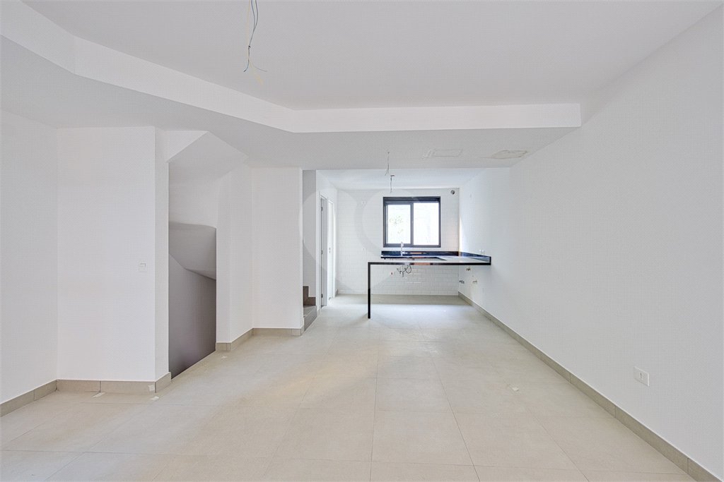 Casa à venda com 3 quartos, sendo 1 suíte, no condomínio Cube Villa, São Paulo - SP