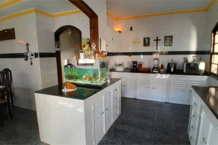 Casa à venda com 4 quartos, sendo 1 suíte, em Bangu, Rio de Janeiro, RJ