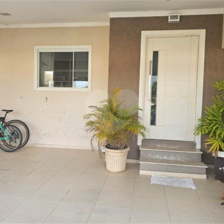 Casa à venda com 3 quartos, sendo 1 suíte, no condomínio Parque das Árvores, Sorocaba - SP