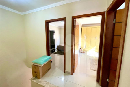 Sobrado à venda com 4 quartos, sendo 1 suíte, em Jardim Santa Bárbara, Sorocaba, SP