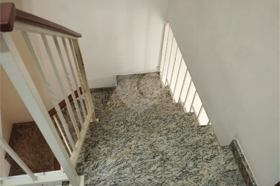 Casa à venda com 3 quartos, sendo 1 suíte, no condomínio Residencial Jardim das Palmas, São Paulo - SP