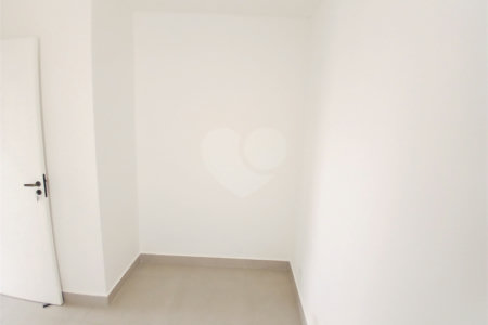 Apartamento à venda com 2 quartos em Vila dos Remédios, São Paulo, SP