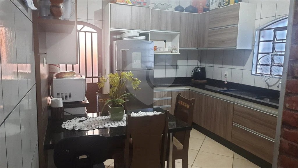 Sobrado à venda com 3 quartos, sendo 1 suíte, em Tremembé, São Paulo, SP
