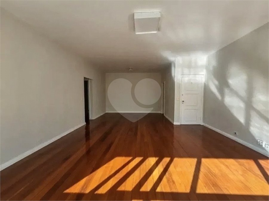 Apartamento à venda com 4 quartos, sendo 1 suíte, em Lagoa, Rio de Janeiro, RJ