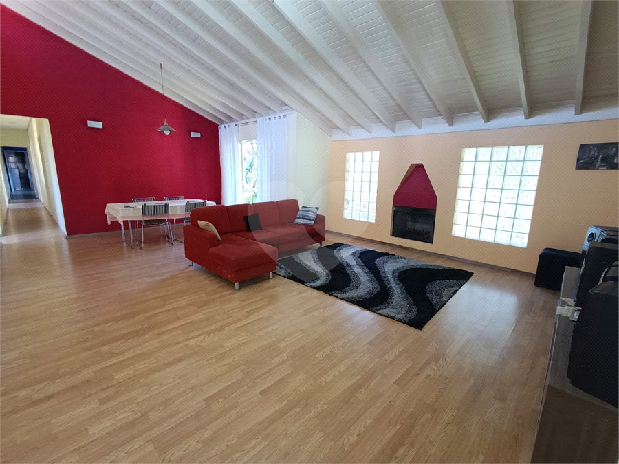 Chácara à venda com 4 quartos, sendo 1 suíte, em Vila Vilma (mailasqui), São Roque, SP