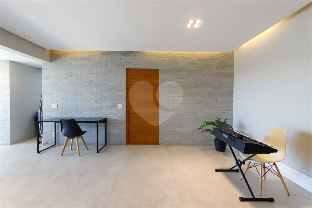 Apartamento à venda com 3 quartos, sendo 1 suíte,  em Vila Anastácio, São Paulo, SP