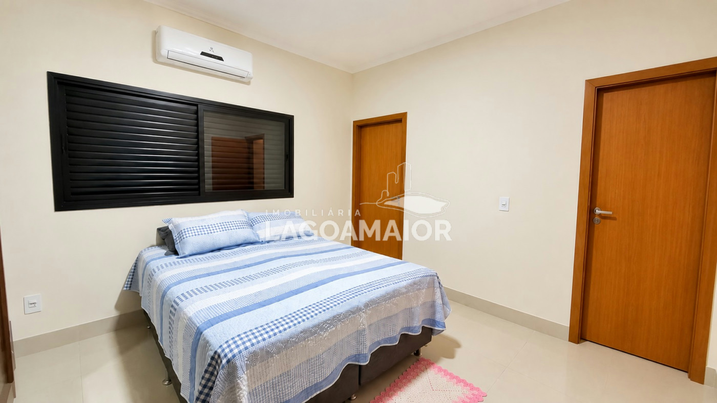 Casa à venda com 4 quartos, sendo 4 suítes, no condomínio Residencial Villa Dumont, Três Lagoas - MS