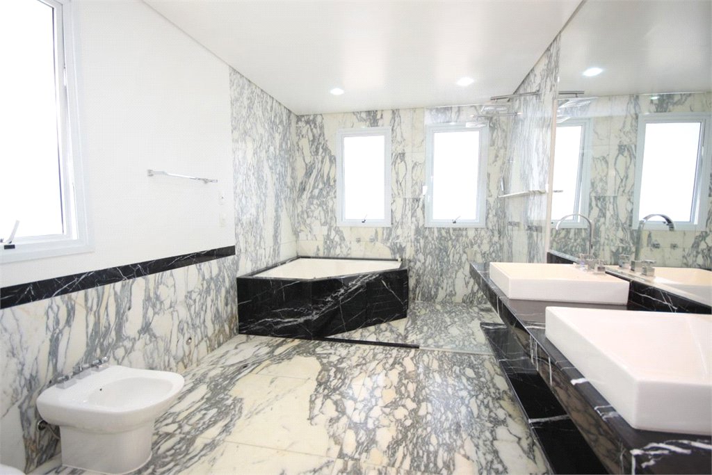 Casa à venda com 4 suítes no condomínio Vila Alba, São Paulo - SP