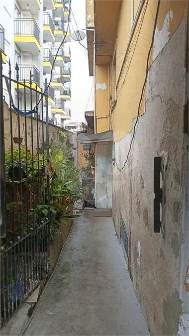 IMÓVEL COM SOBRADO + OUTRA CASA NO TERRENO, ÓTIMA PARA RENDA OU FAMÍLIA GRANDE