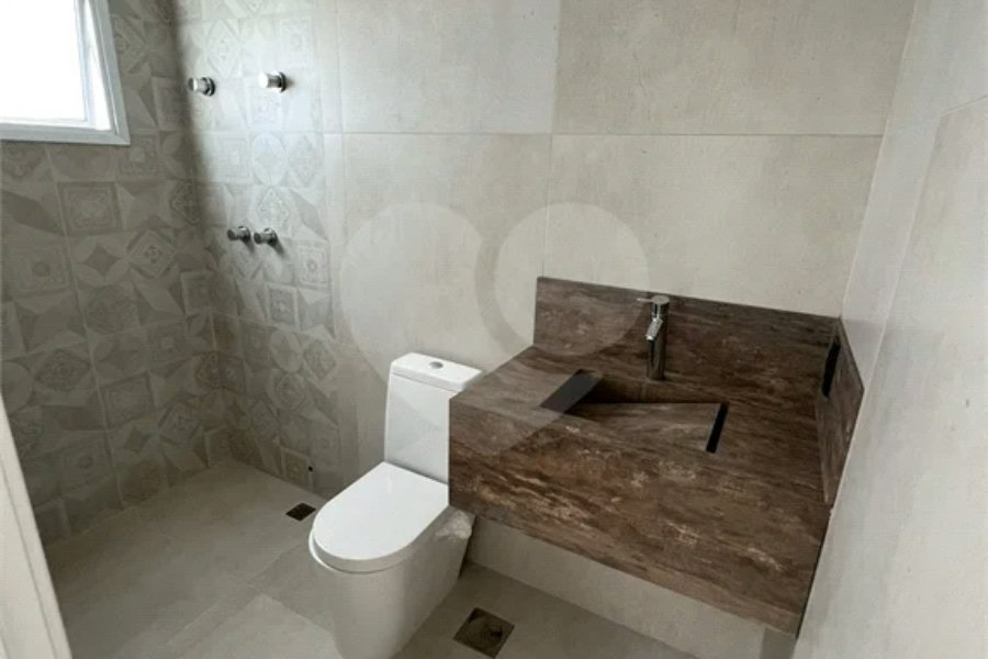 Casa à venda com 4 quartos, sendo 2 suítes, no condomínio Residencial Floresta, São Paulo - SP