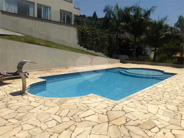 Casa à venda ou para alugar com 4 suítes no condomínio Suíça da Cantareira, Mairiporã - SP