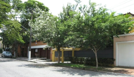 Casa à venda com 4 quartos, sendo 2 suítes,  em Jardim Leonor, São Paulo, SP