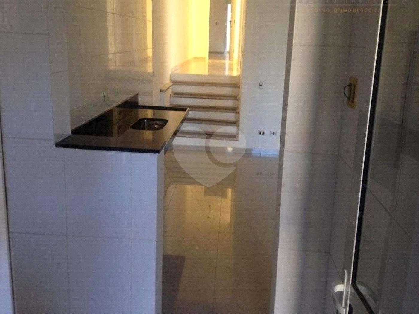 Casa à venda com 3 quartos, sendo 2 suítes, no condomínio Residencial Vegas, São Paulo - SP