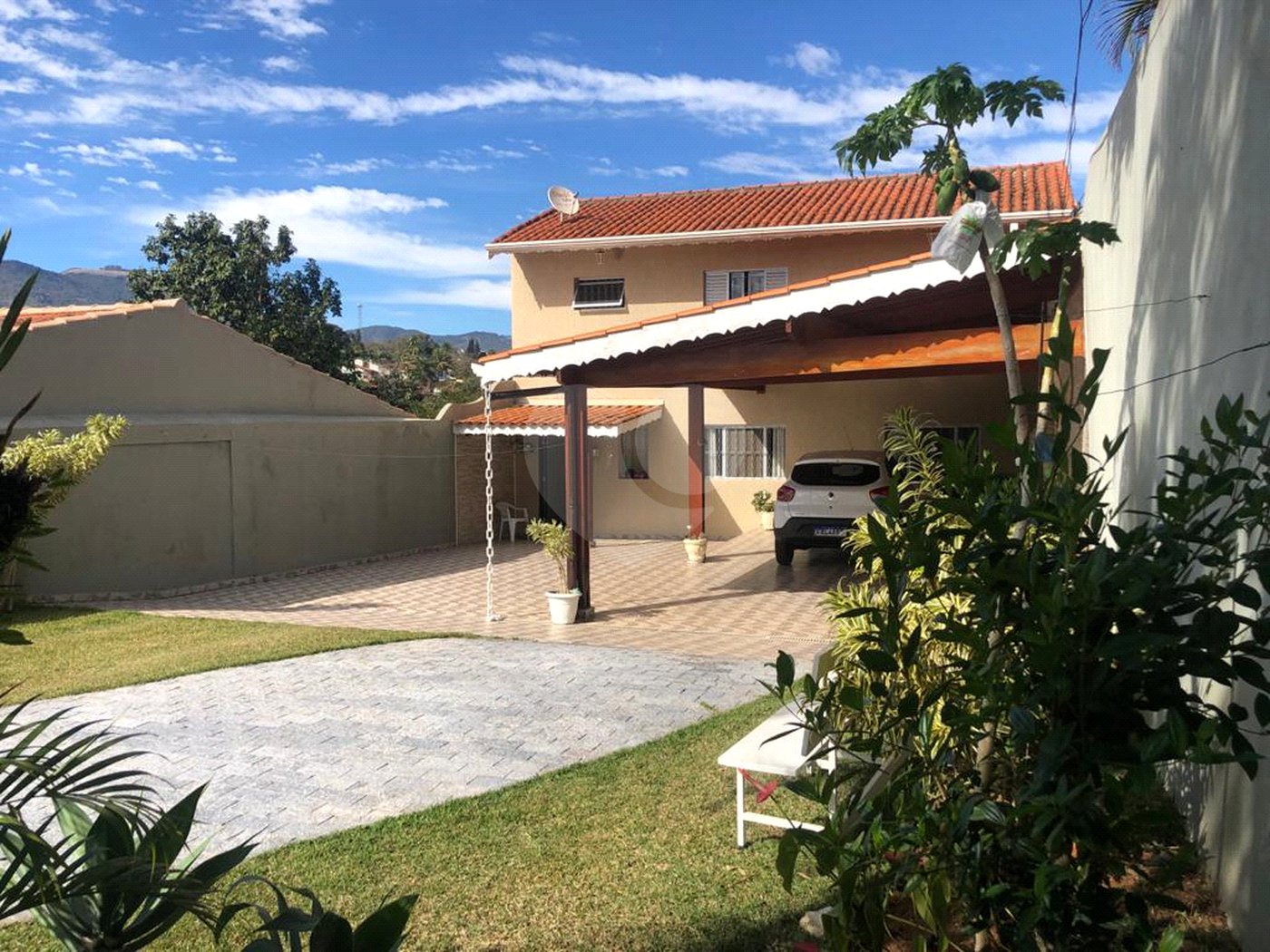 Casa à venda com 3 quartos, sendo 2 suítes,  em Jardim do Lago, Atibaia, SP