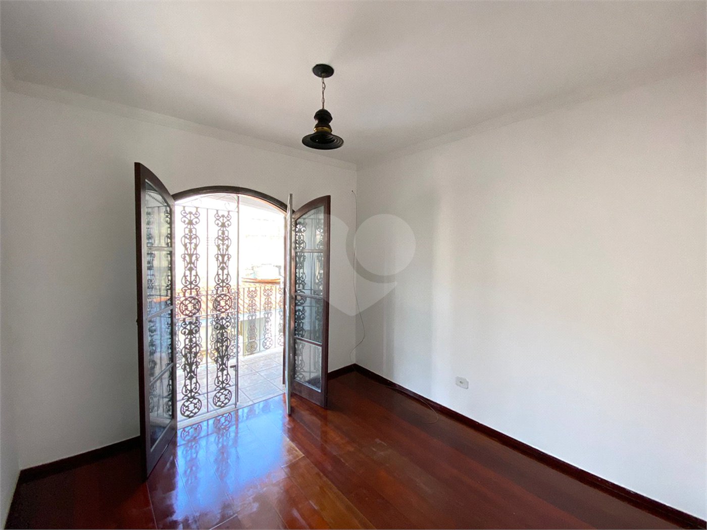 Sobrado à venda com 4 quartos, sendo 1 suíte, em Jardim Medina, Poá, SP