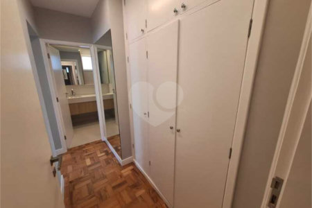 Apartamento à venda com 3 quartos, sendo 1 suíte, em Itaim Bibi, São Paulo, SP
