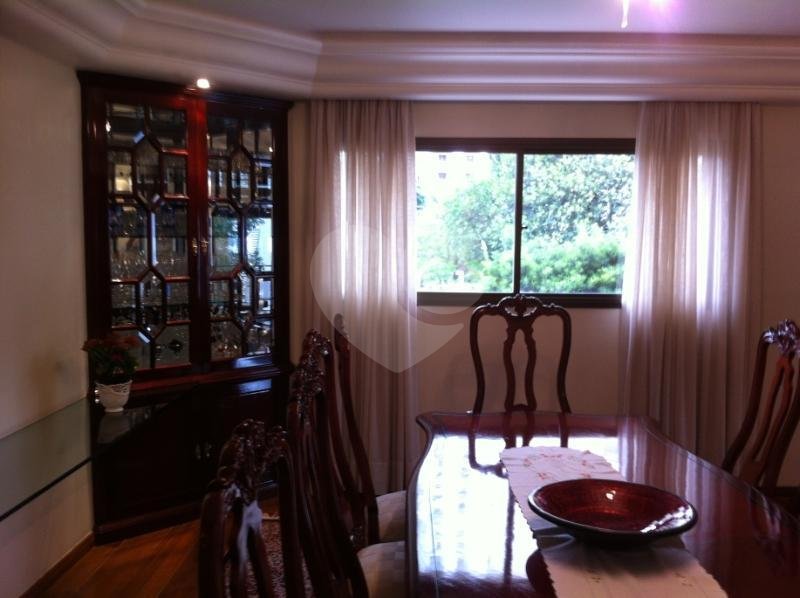 Apartamento à venda com 4 suítes em Real Parque, São Paulo, SP