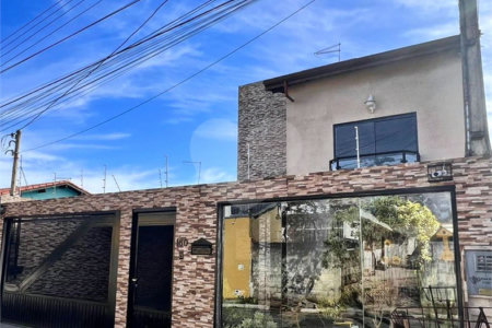 Sobrado à venda com 3 quartos, sendo 1 suíte,  em Jardim Modelo, Suzano, SP