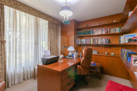 Casa Térrea à venda com 4 quartos, sendo 2 suítes, em Alto de Pinheiros, São Paulo, SP