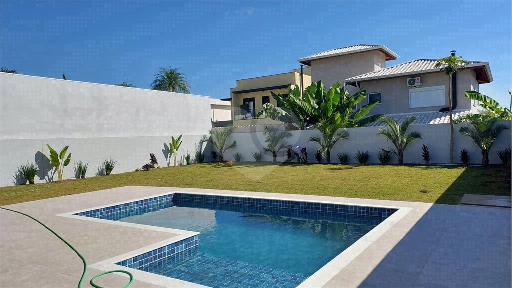 Casa à venda com 3 suítes no condomínio Shambala III, Atibaia - SP